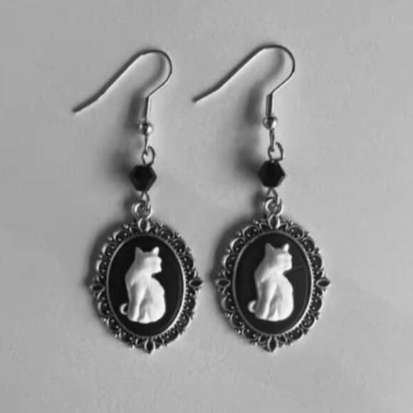 Vintage Cameo White Cat Dangle Earrings Gothic Punk Style - Picture 4 of 4